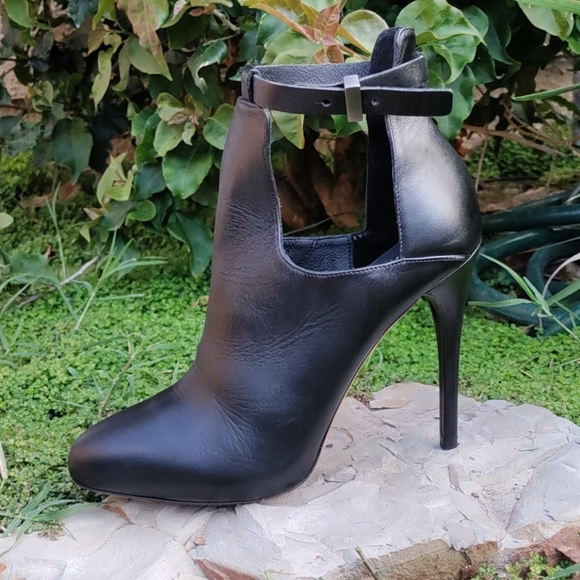 DIVORCE CLEARANCE-TAKING OFFERS Vince Women's Heels Made In Italy Sz 8 M Euro - Picture 1 of 13